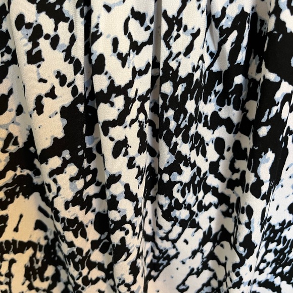 Calvin Klein - Picture 2 of 4